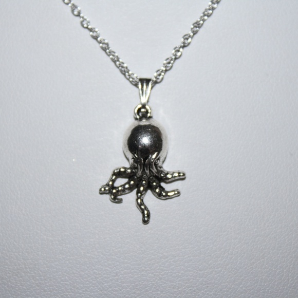 Lillian's Line Jewelry - Really cool octopus necklace 18" chain NWOT